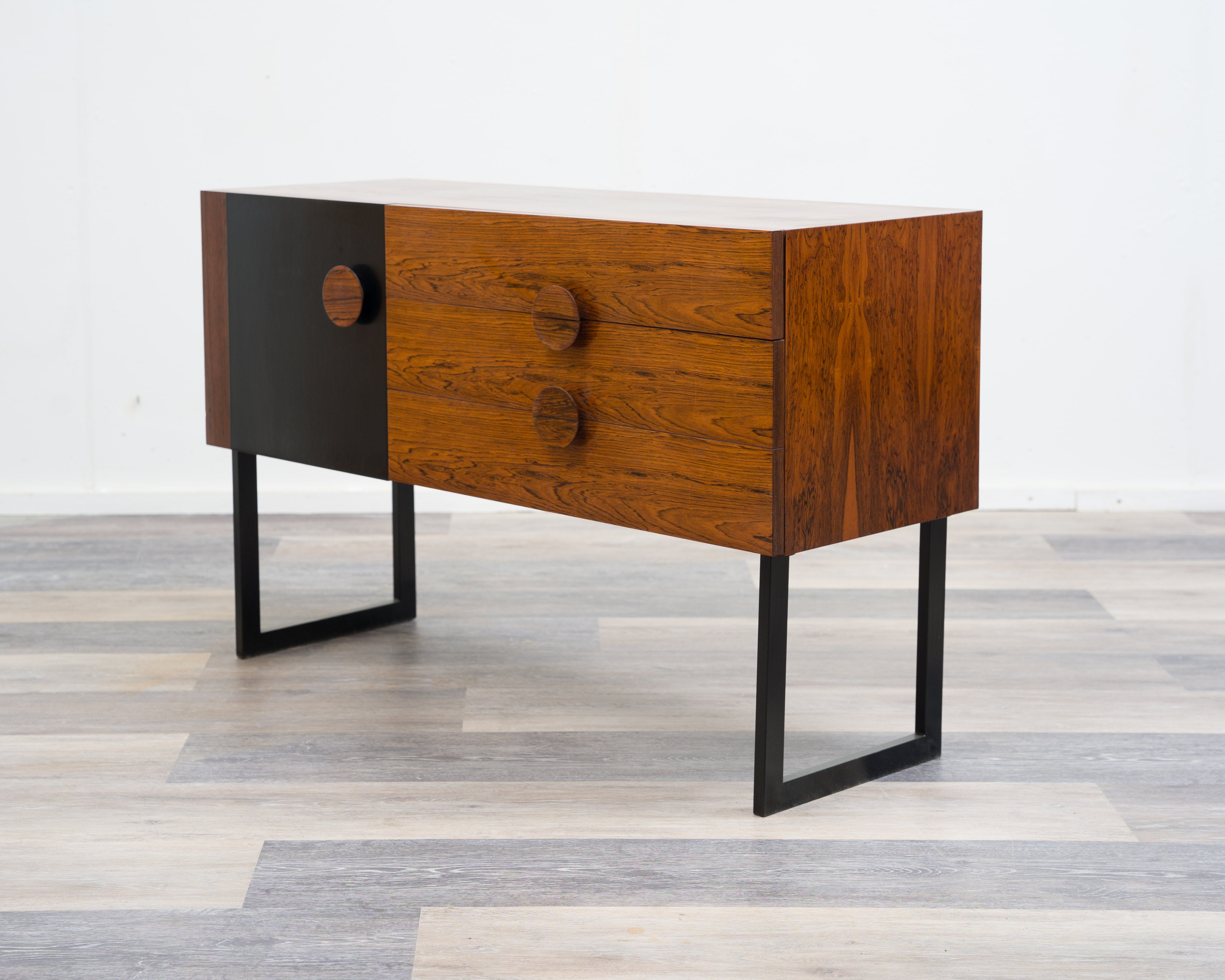 Buffet années 70 xs en palissandre, restauré.