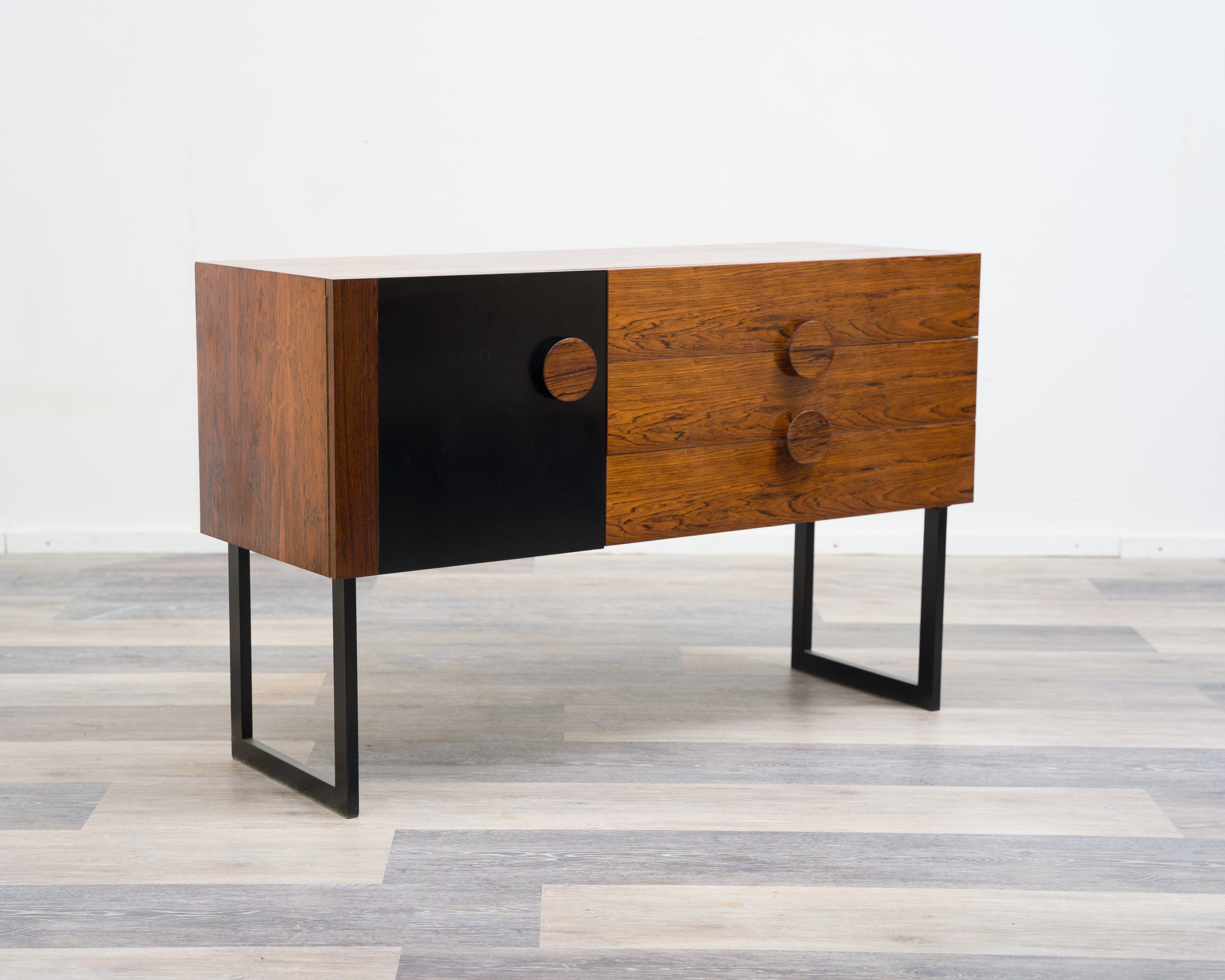 Buffet années 70 xs en palissandre, restauré.