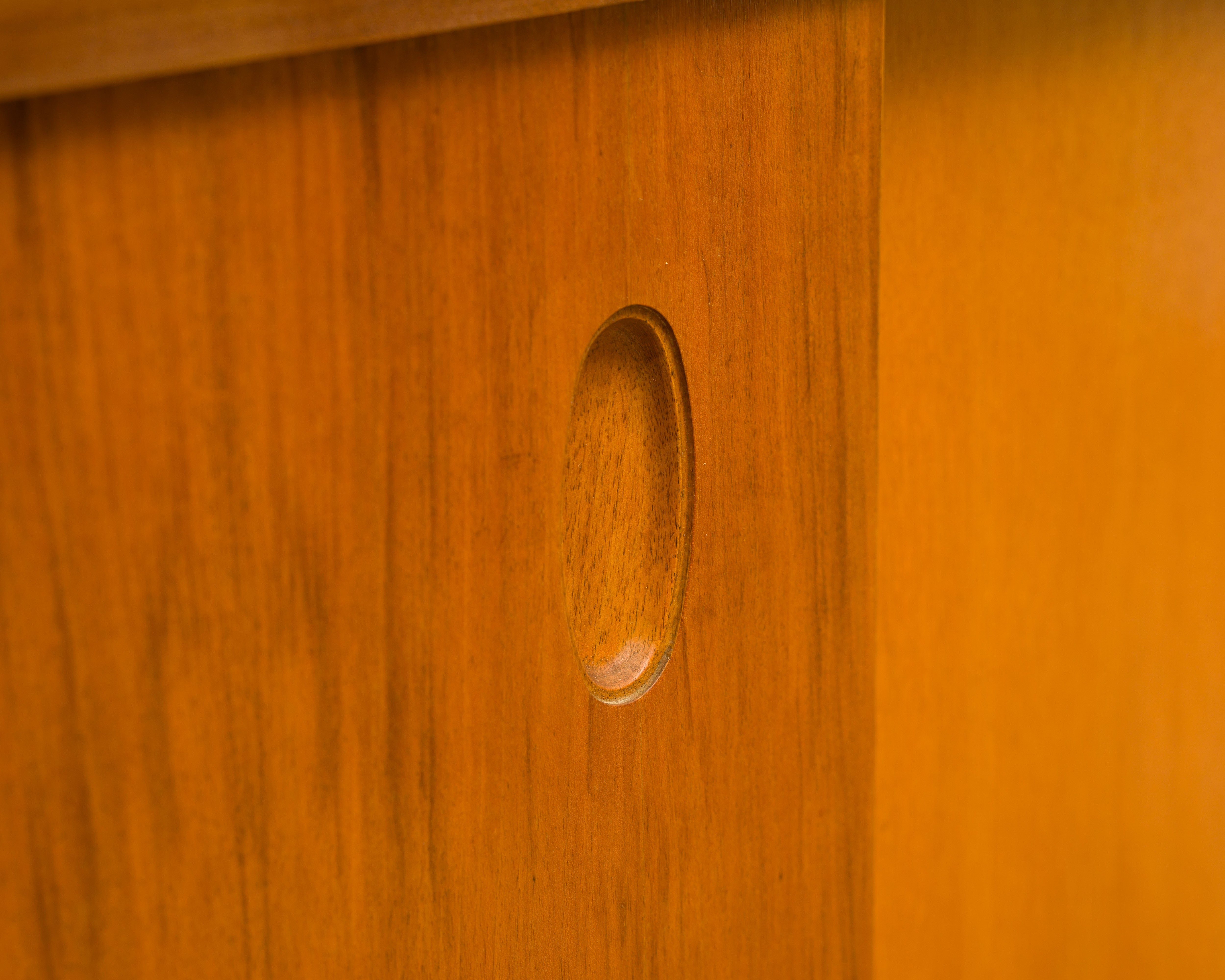 50er Jahre Nussbaum Sideboard mit Schiebetüren Design Georg Satink,Hersteller, WK Möbel, Germany