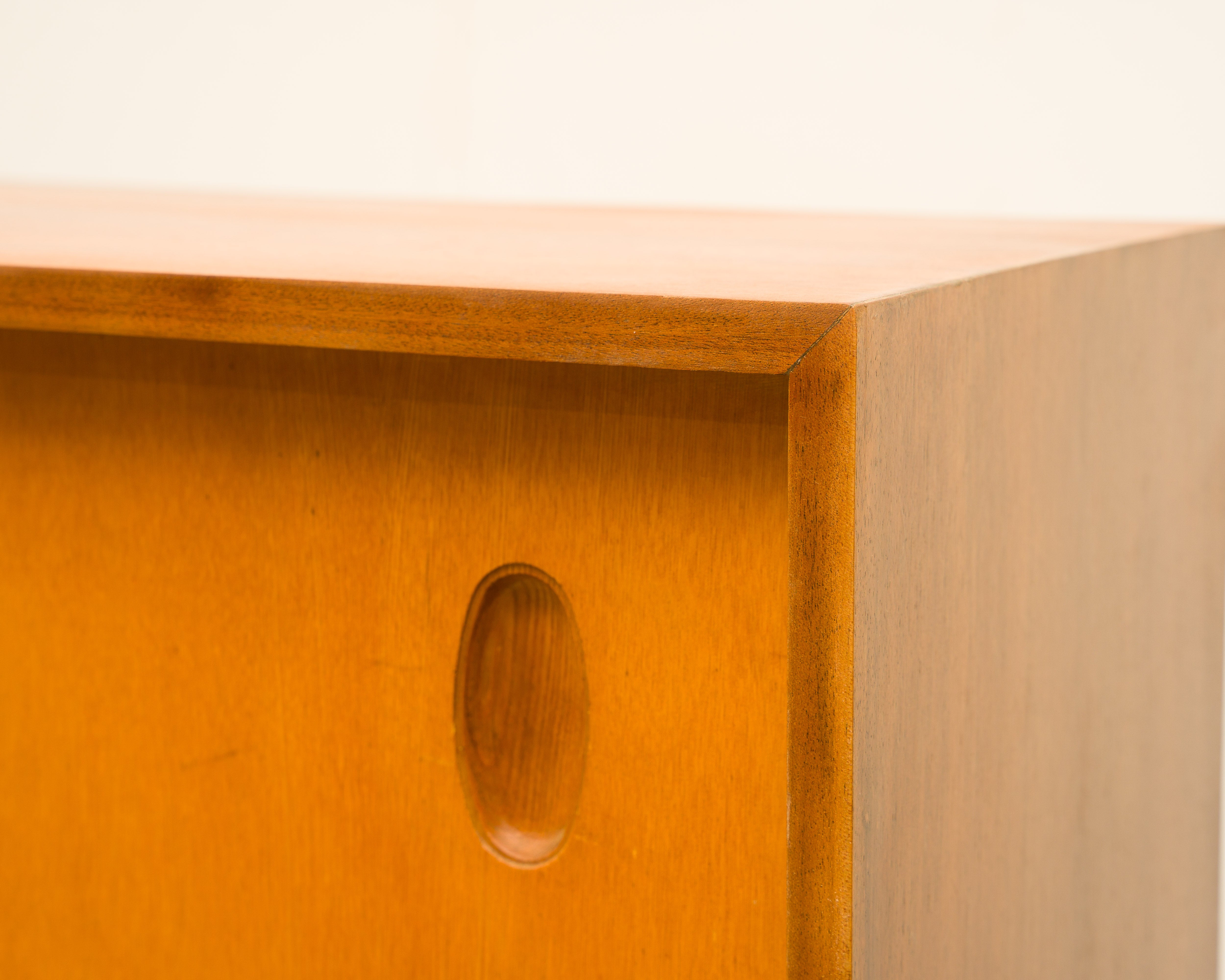 50er Jahre Nussbaum Sideboard mit Schiebetüren Design Georg Satink,Hersteller, WK Möbel, Germany
