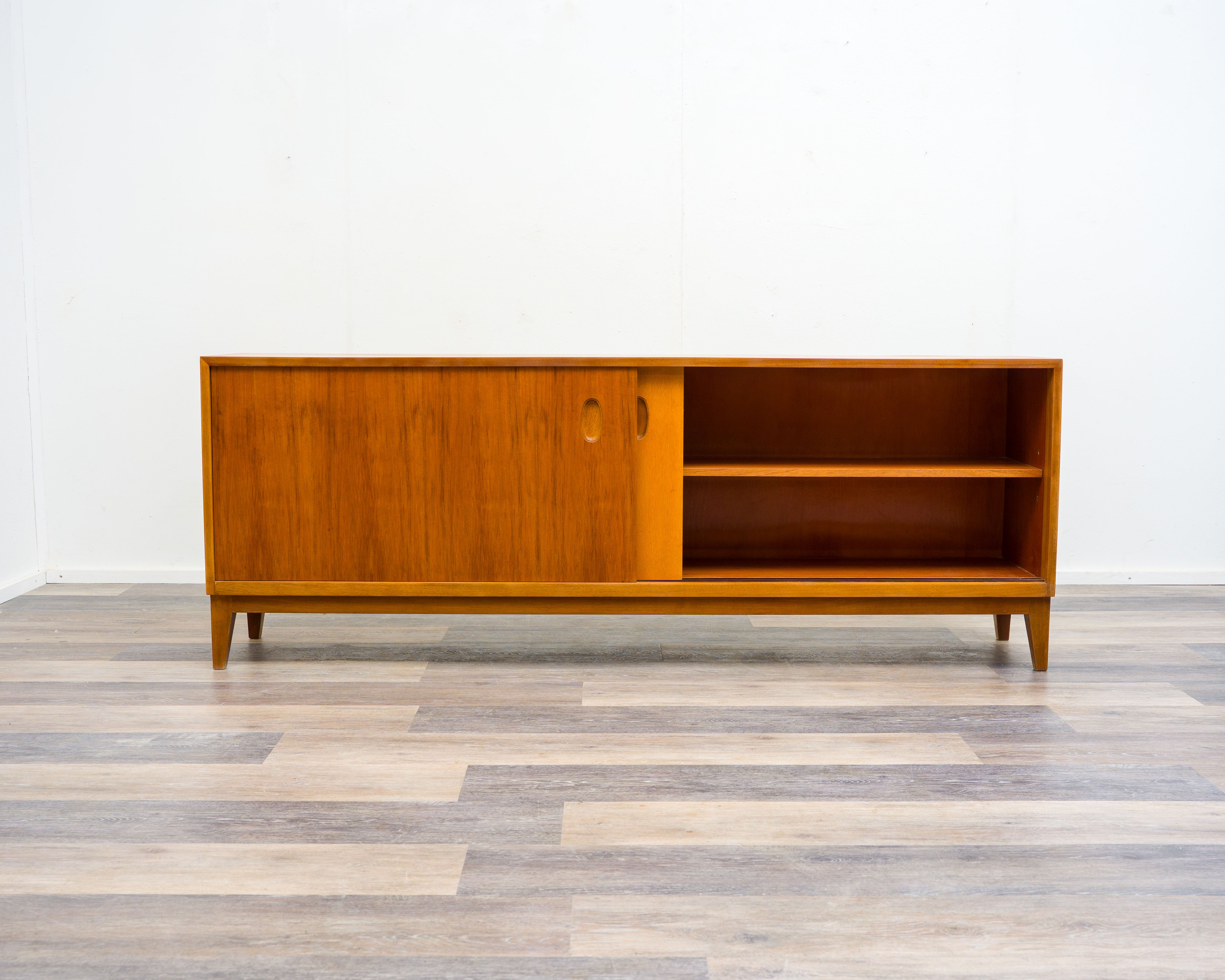 50er Jahre Nussbaum Sideboard mit Schiebetüren Design Georg Satink,Hersteller, WK Möbel, Germany