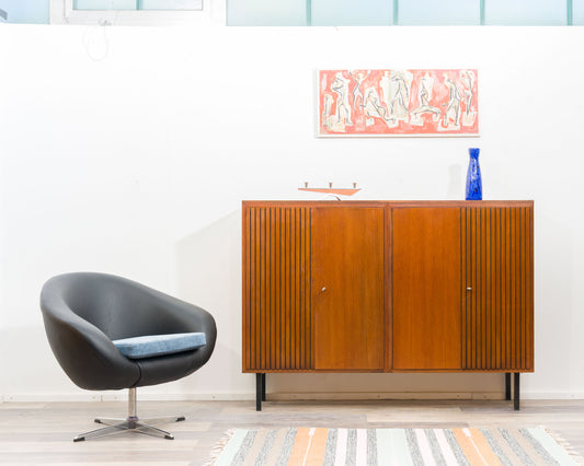 Großes Highboard aus Teakholz mit geriffelten Türen, 60er Jahren