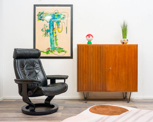 Highboard aus Teakholz mit geriffelten Türen, 60er Jahren