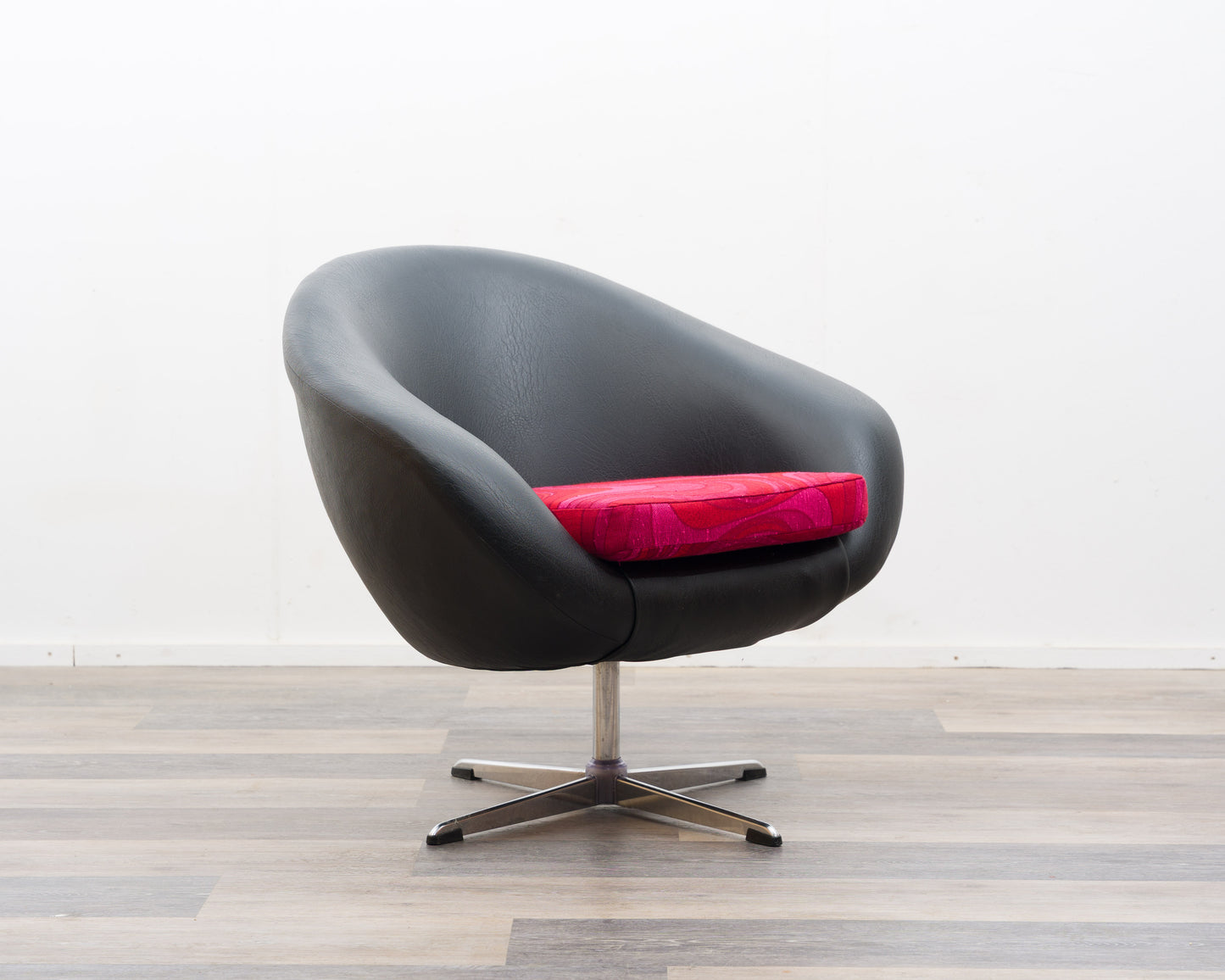 Un fauteuil cocktail /fauteuil boule, rétro, années 70