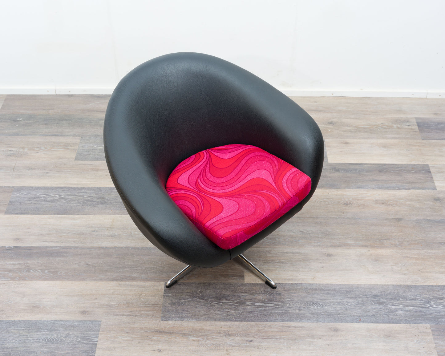 Un fauteuil cocktail /fauteuil boule, rétro, années 70
