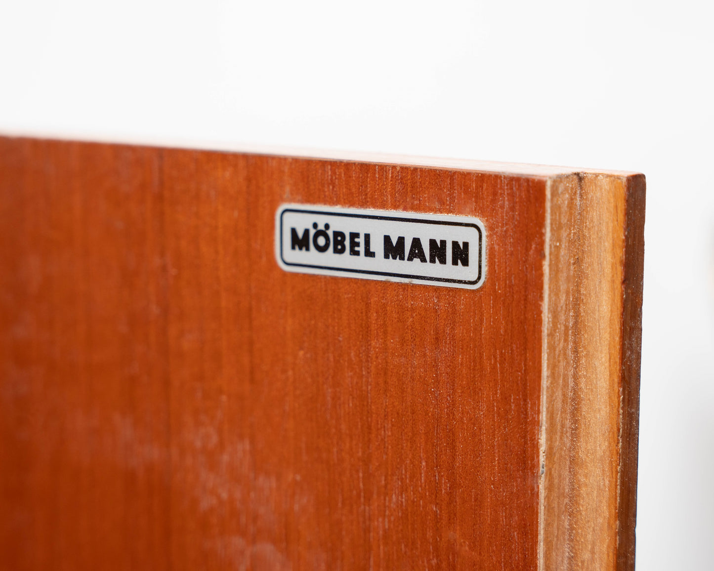 Buffet des années 1960 en noyer, avec compartiment bar