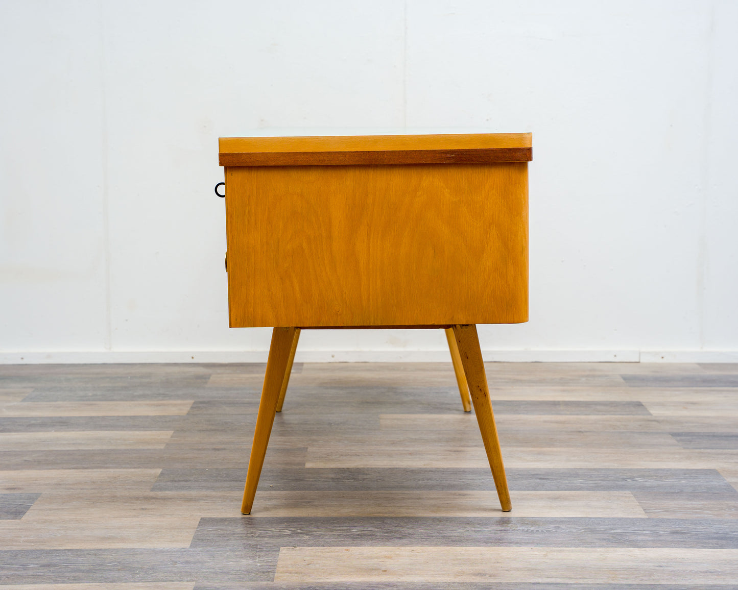 50er-Jahre-Schreibtisch/Desk, Buche/Resopal. Hersteller: Ekawerk