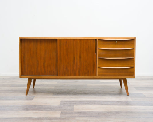 Sideboard 50er Jahre in Nussbaum, komplett restauriert