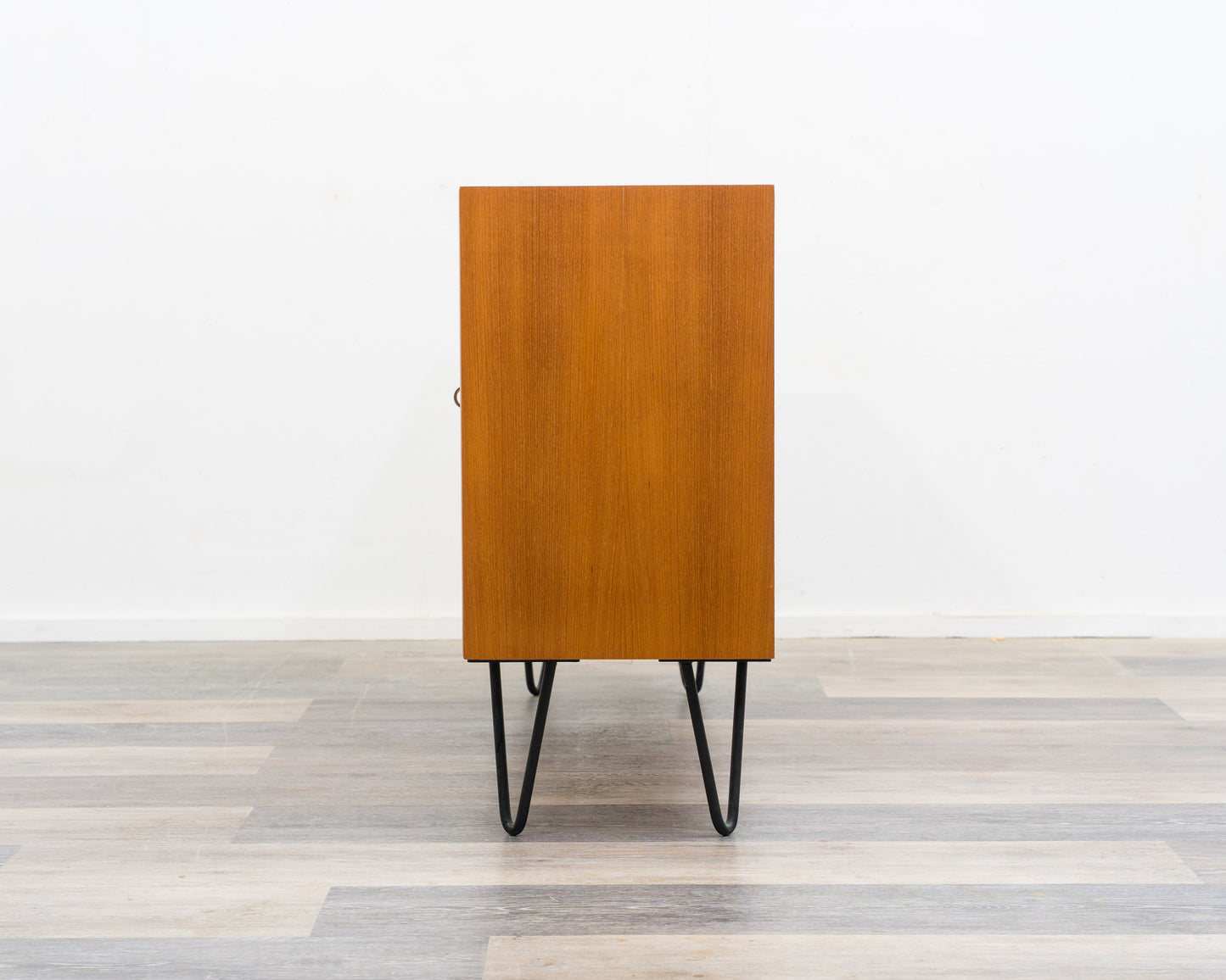 60er Jahre,Zweitürige Kommode/Sideboard mit Hairpinlegs. Restauriert.