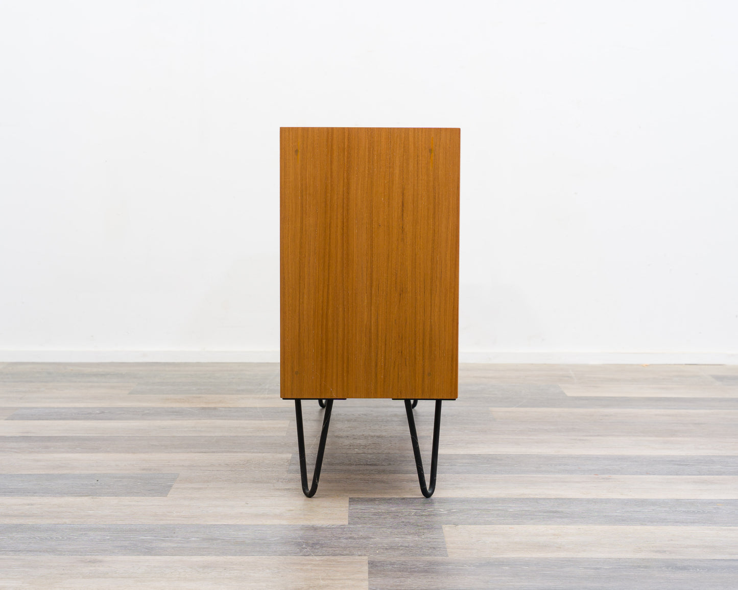 60er Jahre,Zweitürige Kommode/Sideboard mit Hairpinlegs. Restauriert.