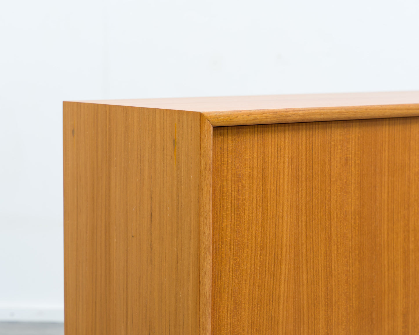 60er Jahre,Zweitürige Kommode/Sideboard mit Hairpinlegs. Restauriert.