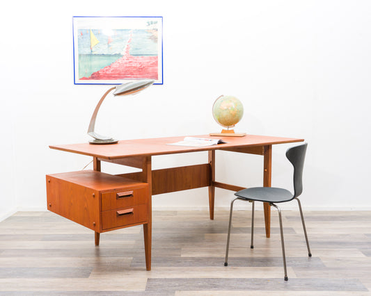 Filigraner Schreibtisch im dänischen Stil, 60er Jahre, Teak