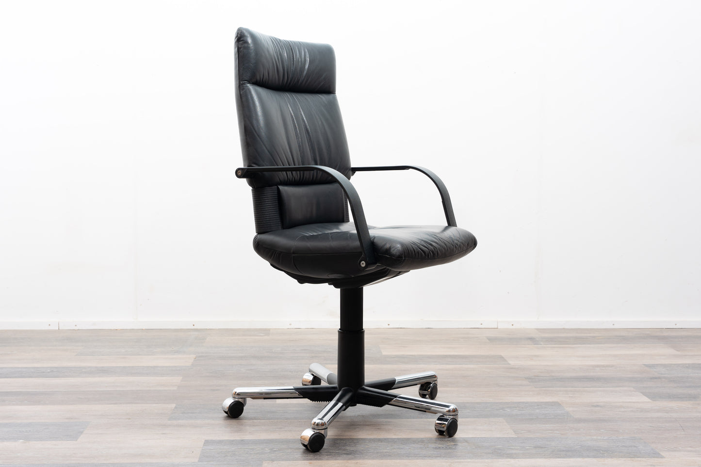 Büro/Büroschreibtischsessel. Hersteller: Vitra. Designer: Mario Bellini, Modell: Figura