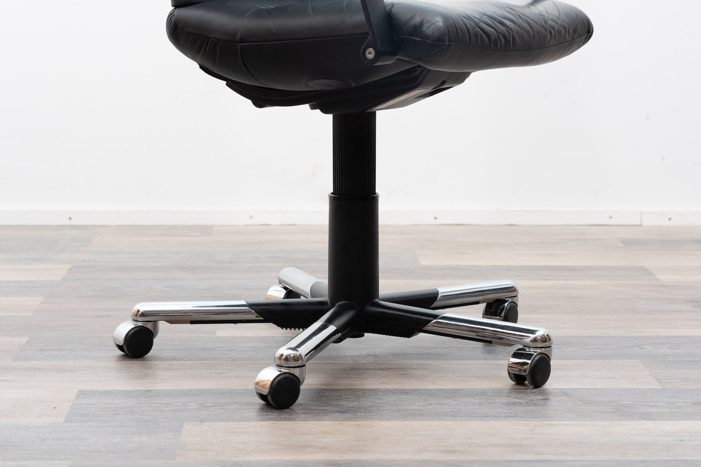 Büro/Büroschreibtischsessel. Hersteller: Vitra. Designer: Mario Bellini, Modell: Figura