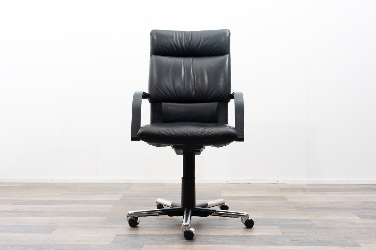 Büro/Büroschreibtischsessel. Hersteller: Vitra. Designer: Mario Bellini, Modell: Figura
