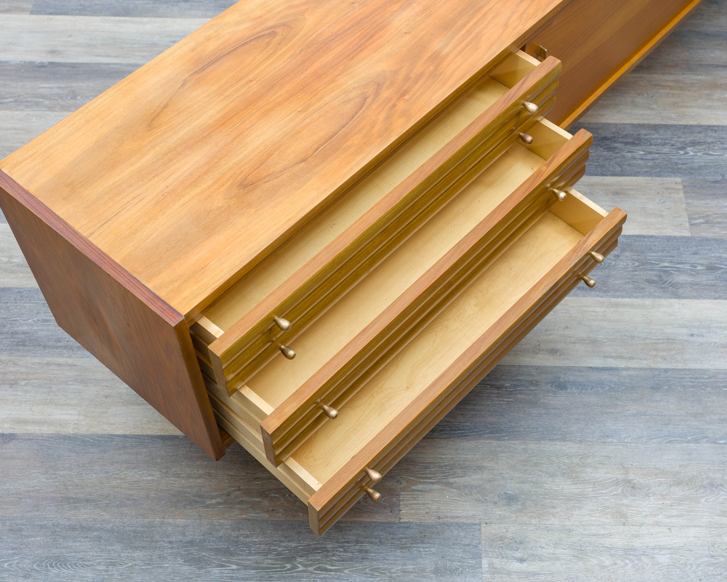 XL-Sideboard, 50er Jahre, Nussbaum, Schreinerarbeit