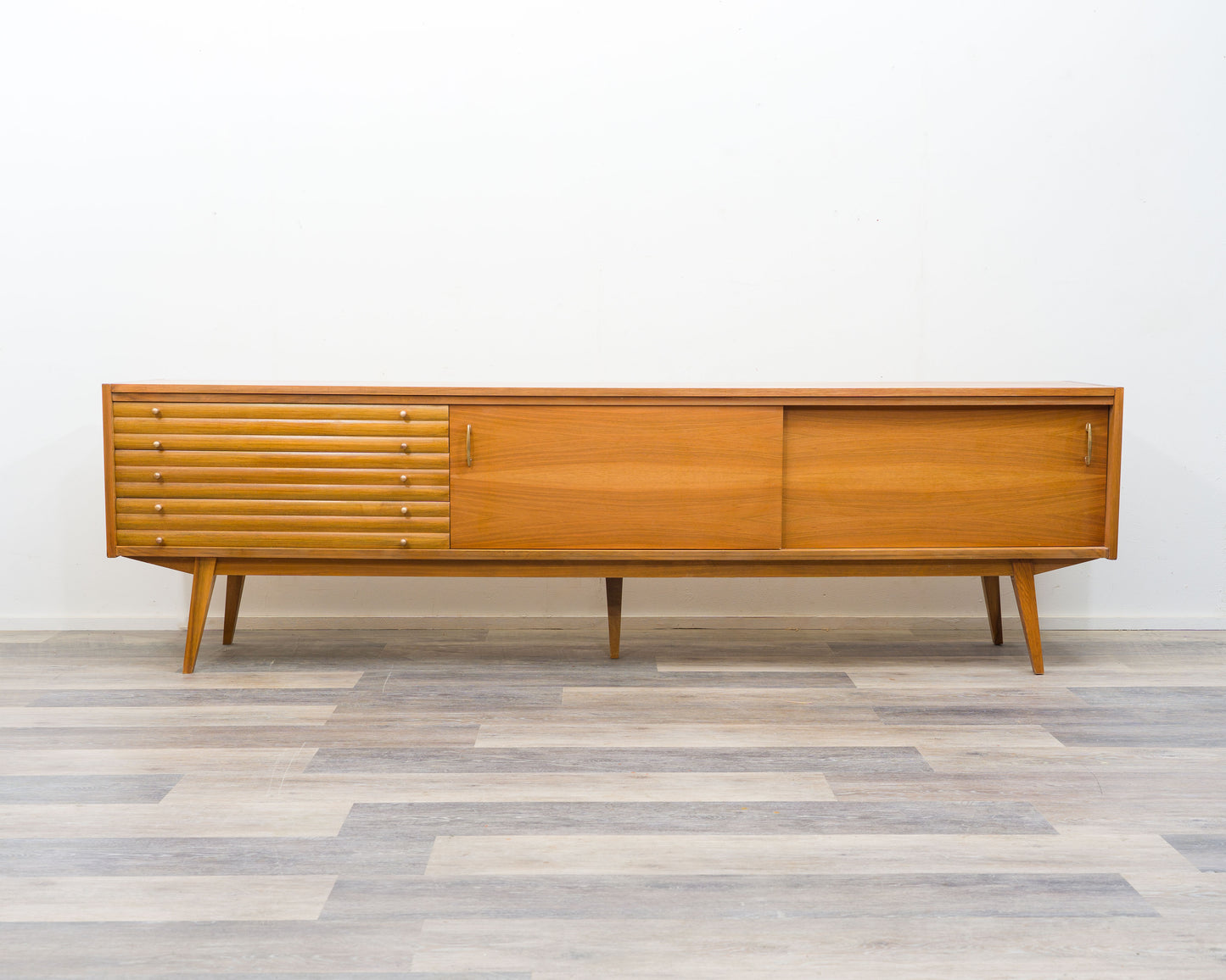 XL-Sideboard, 50er Jahre, Nussbaum, Schreinerarbeit