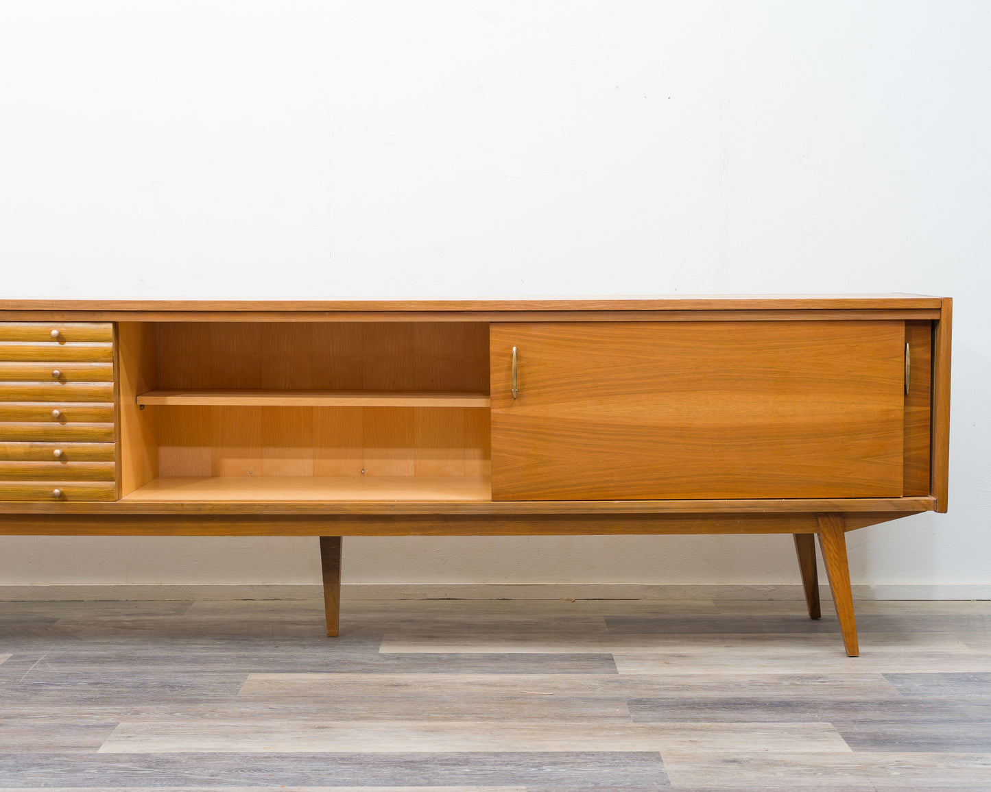 XL-Sideboard, 50er Jahre, Nussbaum, Schreinerarbeit