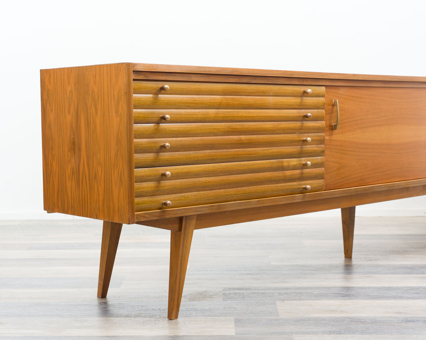 XL-Sideboard, 50er Jahre, Nussbaum, Schreinerarbeit