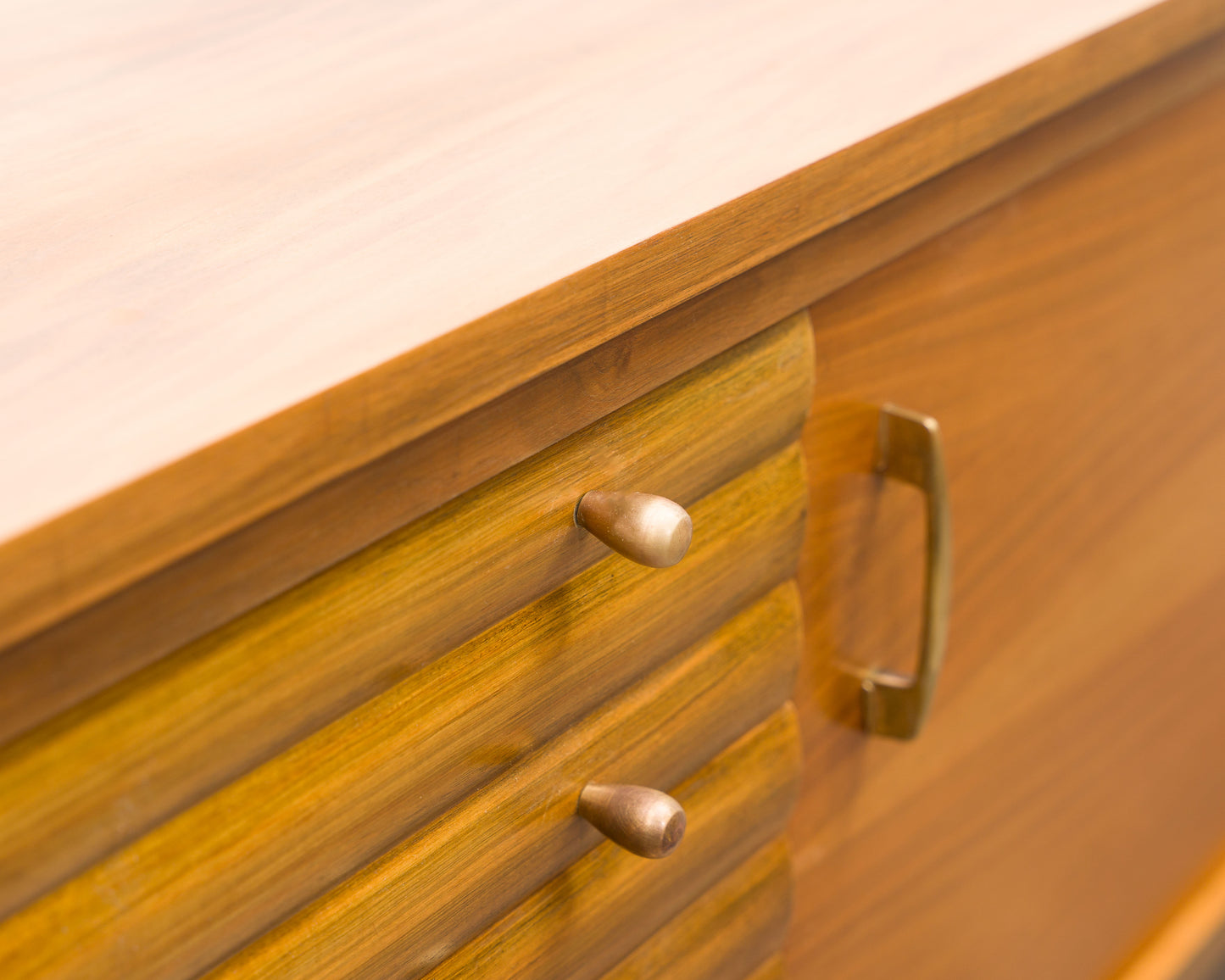 XL-Sideboard, 50er Jahre, Nussbaum, Schreinerarbeit