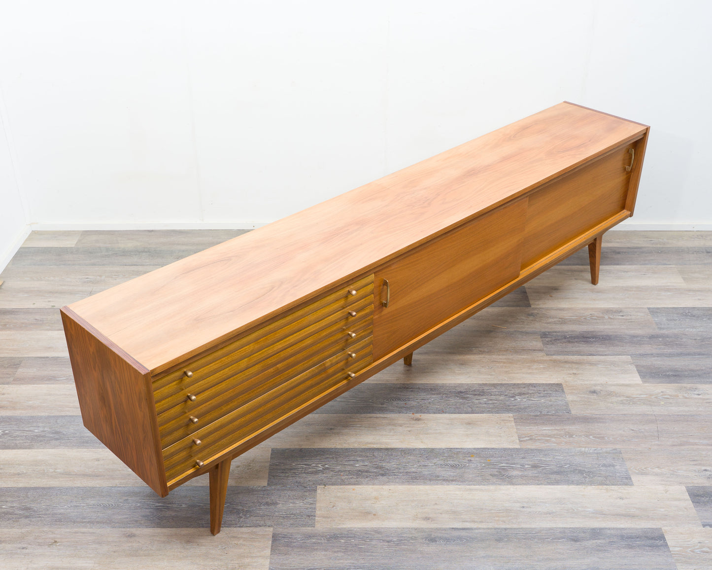 XL-Sideboard, 50er Jahre, Nussbaum, Schreinerarbeit