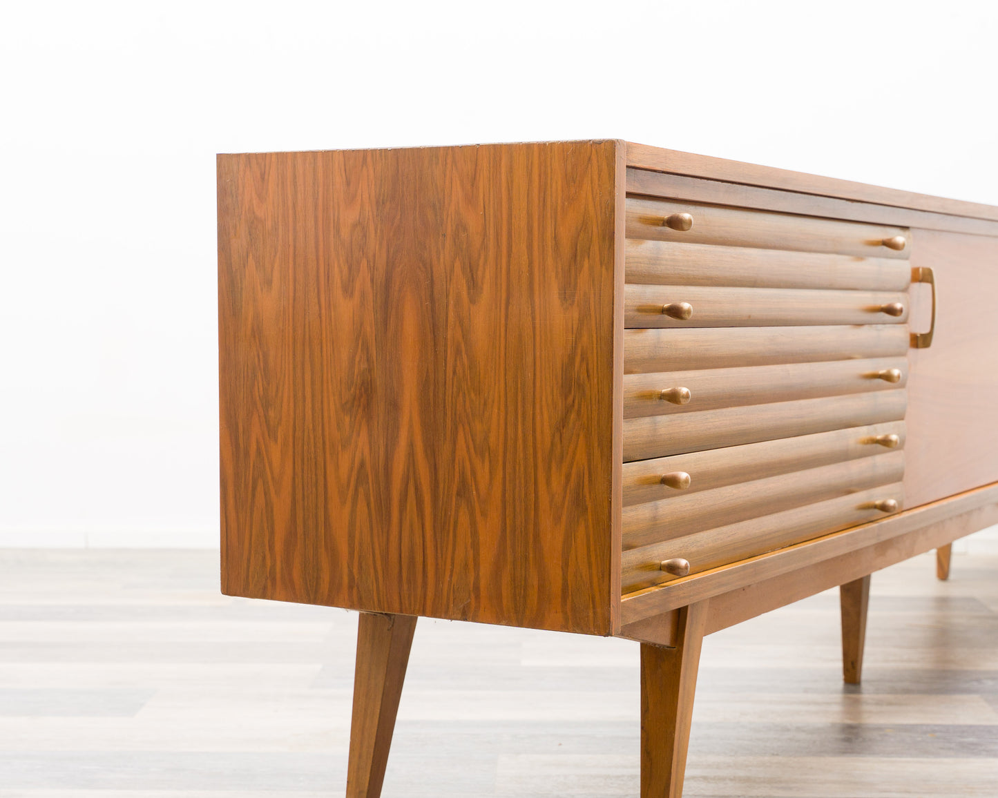 XL-Sideboard, 50er Jahre, Nussbaum, Schreinerarbeit