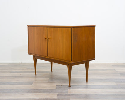 60er Jahre,Zweitürige Kommode/Sideboard in Nussbaum