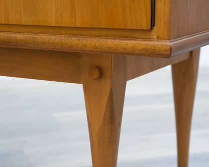 60er Jahre,Zweitürige Kommode/Sideboard in Nussbaum