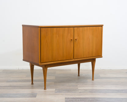 60er Jahre,Zweitürige Kommode/Sideboard in Nussbaum