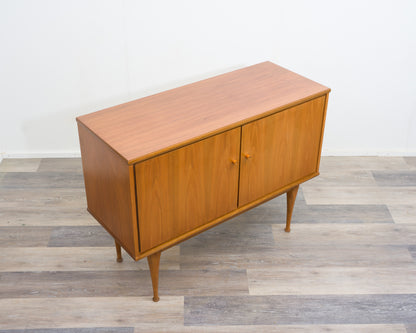 60er Jahre,Zweitürige Kommode/Sideboard in Nussbaum