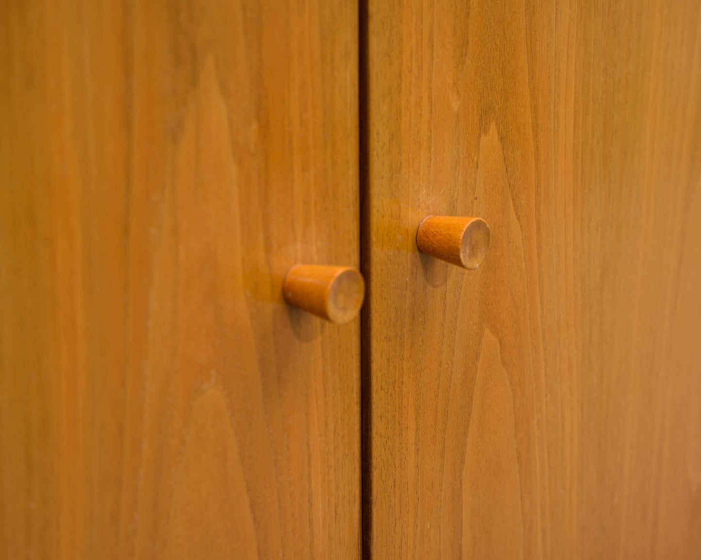 60er Jahre,Zweitürige Kommode/Sideboard in Nussbaum