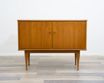 60er Jahre,Zweitürige Kommode/Sideboard in Nussbaum