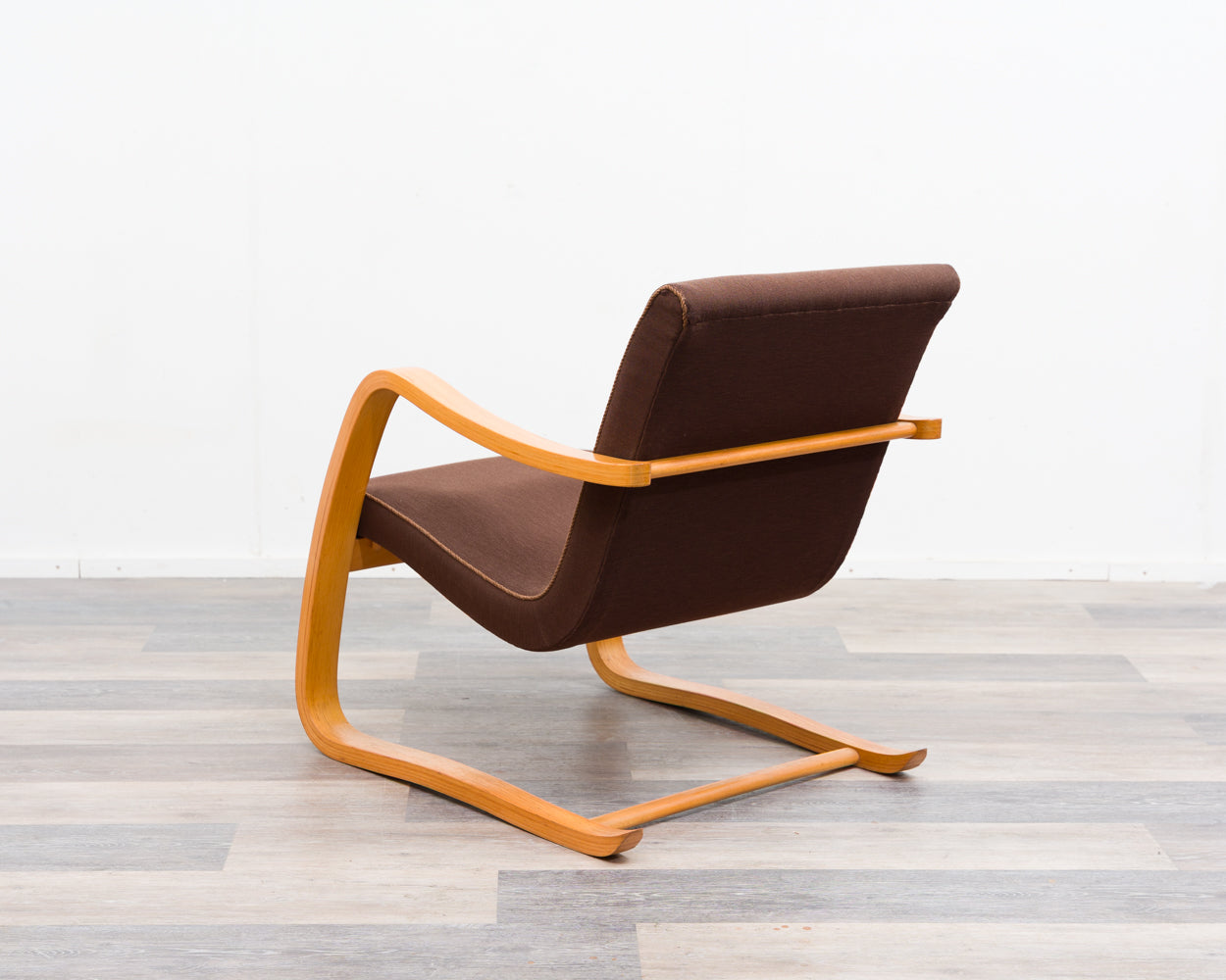 Chaise cantilever des années 1950, dans le style d'Alvar Aalto, en état d'origine.