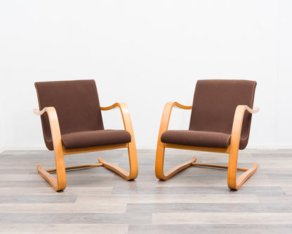 Chaise cantilever des années 1950, dans le style d'Alvar Aalto, en état d'origine.