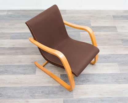 Chaise cantilever des années 1950, dans le style d'Alvar Aalto, en état d'origine.