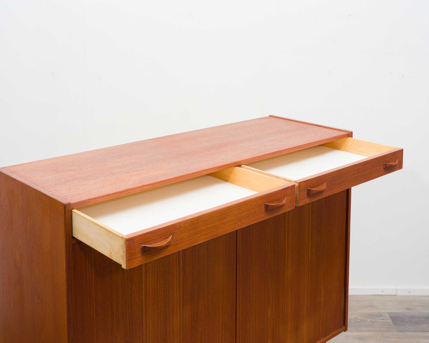 60er-Jahre-Highboard in Teakholz. Hersteller Ulferts, Tibro Sweden, restauriert