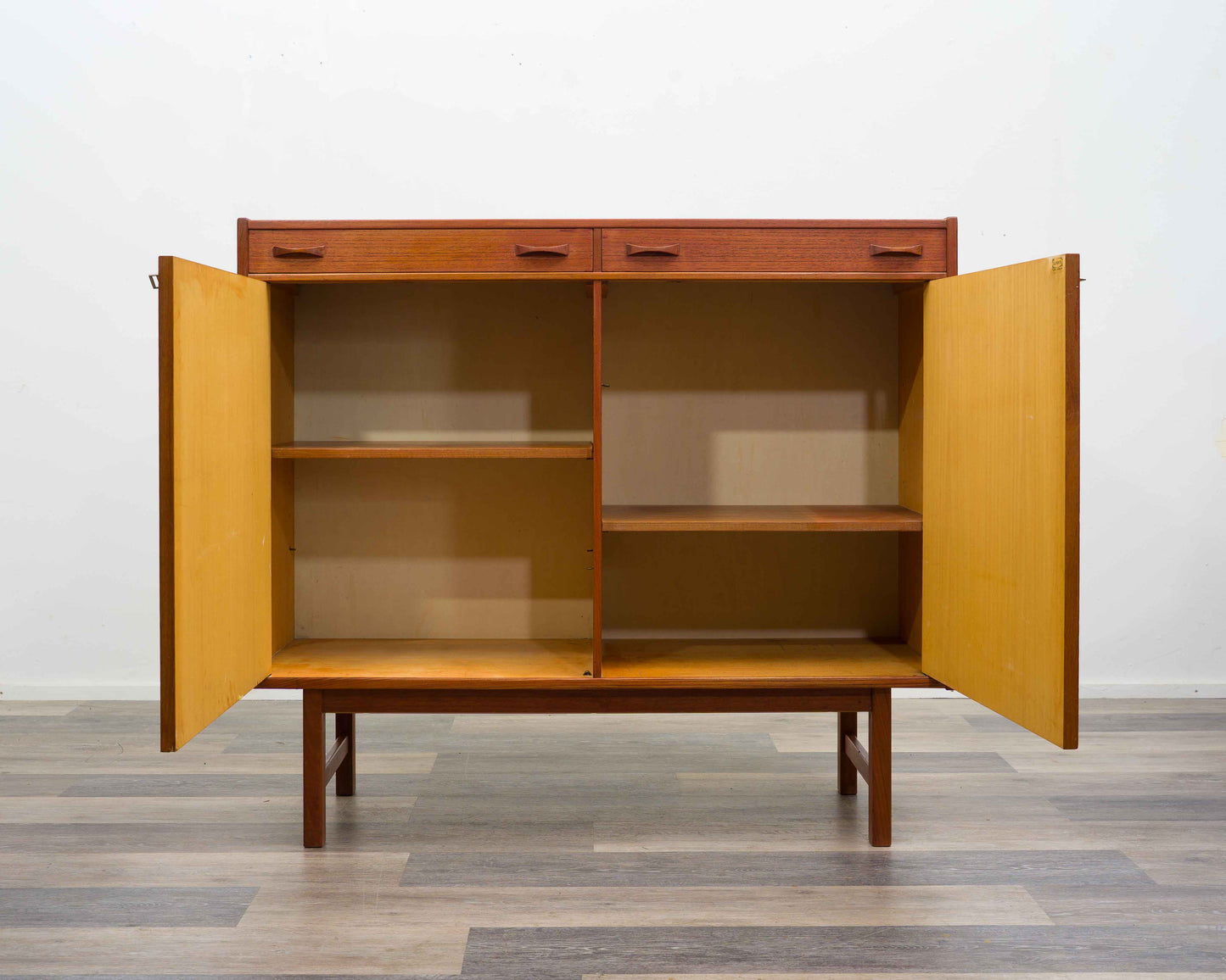 60er-Jahre-Highboard in Teakholz. Hersteller Ulferts, Tibro Sweden, restauriert