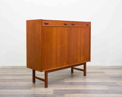 60er-Jahre-Highboard in Teakholz. Hersteller Ulferts, Tibro Sweden, restauriert