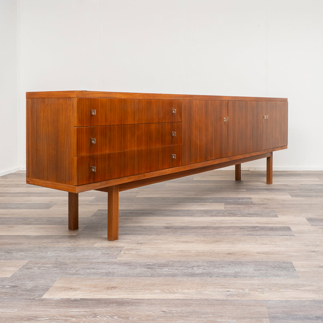 60er Jahre Sideboard, Nussbaum, restauriert, 240cm