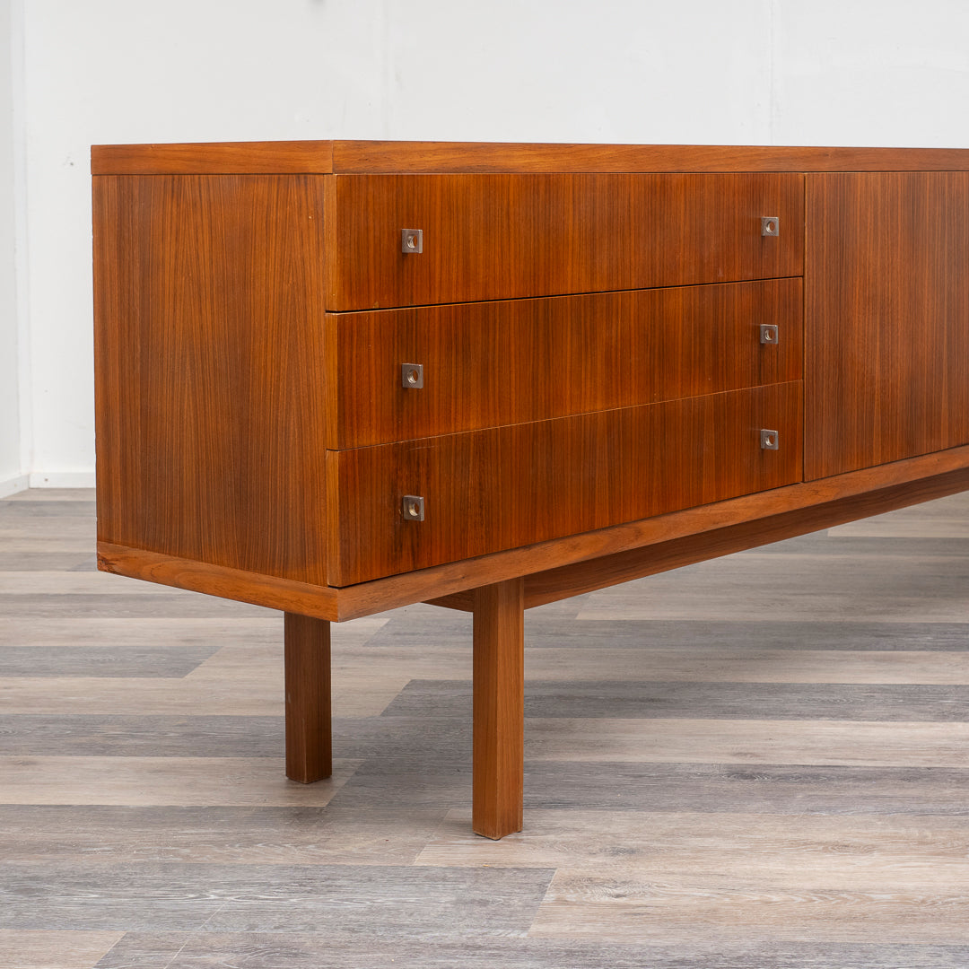 60er Jahre Sideboard, Nussbaum, restauriert, 240cm