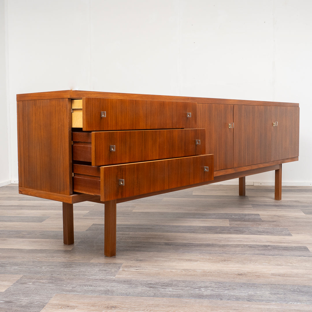 60er Jahre Sideboard, Nussbaum, restauriert, 240cm