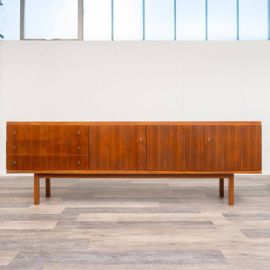 60er Jahre Sideboard, Nussbaum, restauriert, 240cm