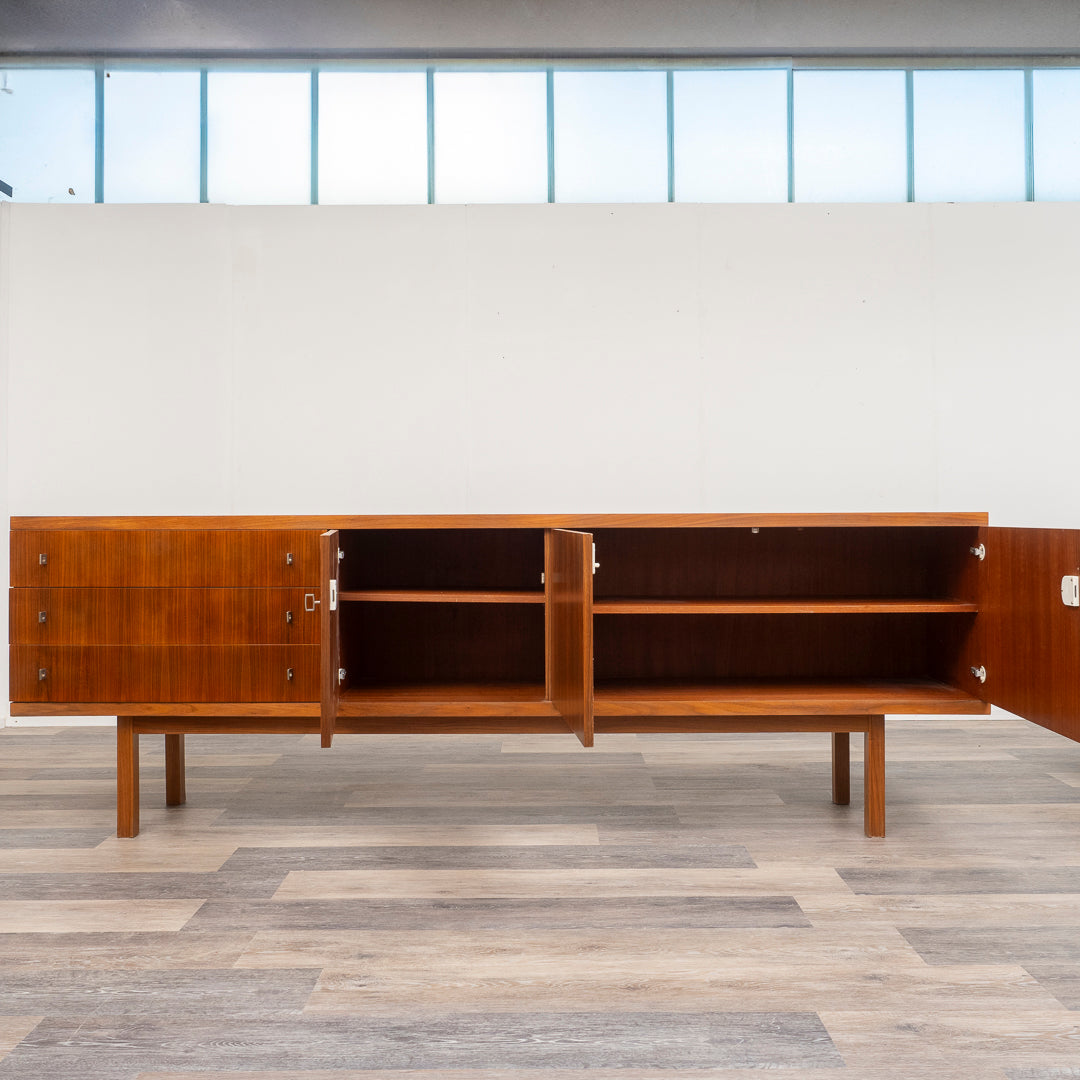 60er Jahre Sideboard, Nussbaum, restauriert, 240cm