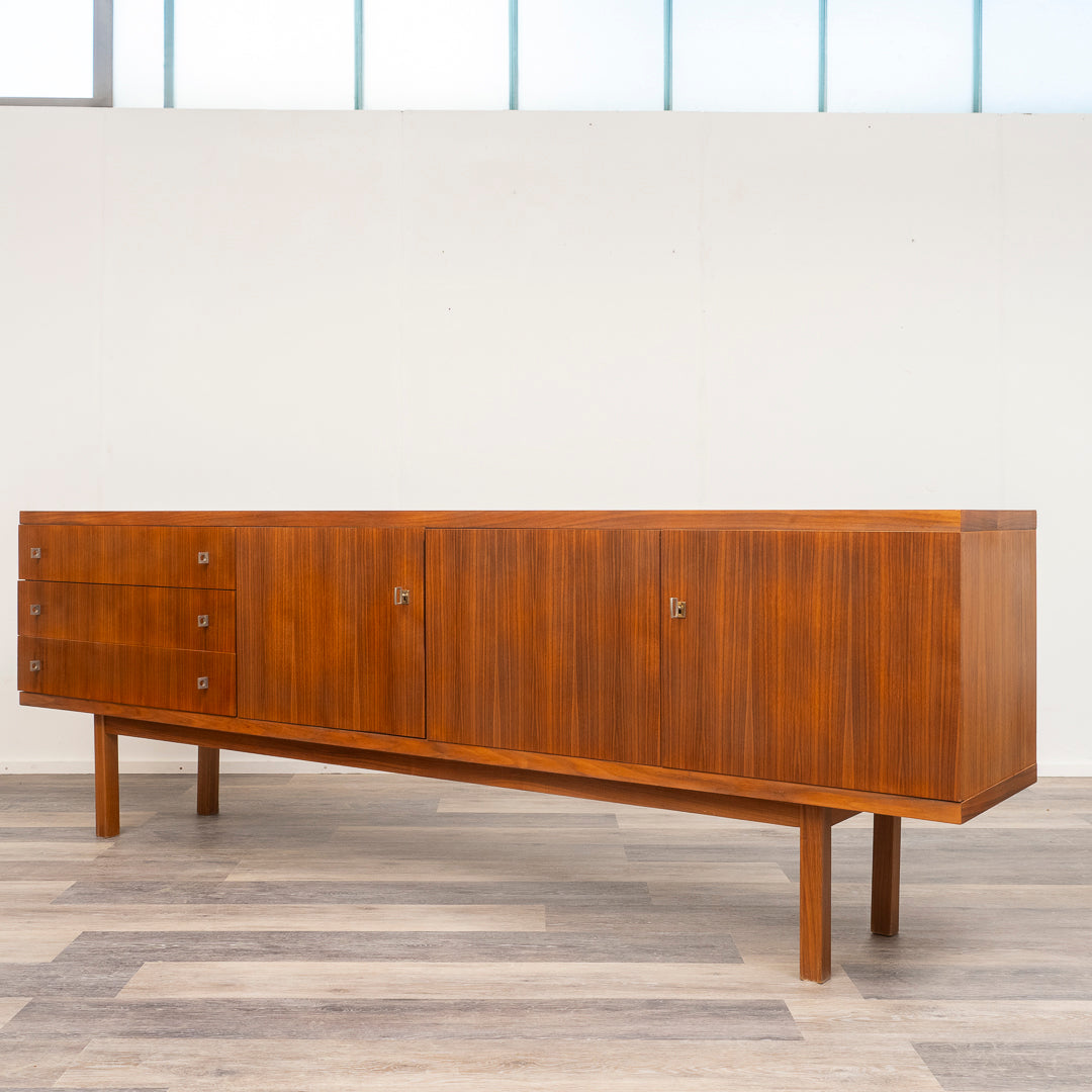 60er Jahre Sideboard, Nussbaum, restauriert, 240cm