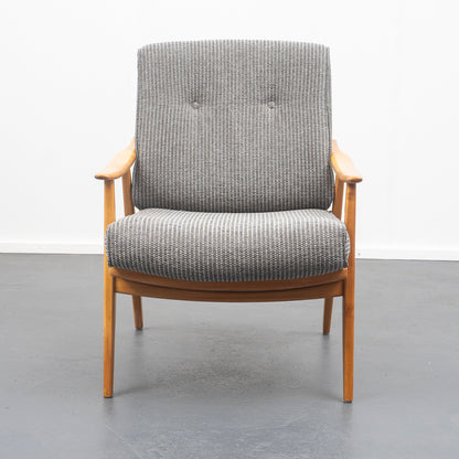 Fauteuil en merisier des années 50 restauré