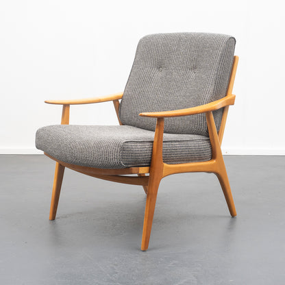 Fauteuil en merisier des années 50 restauré