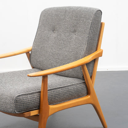Fauteuil en merisier des années 50 restauré