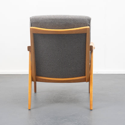Fauteuil en merisier des années 50 restauré