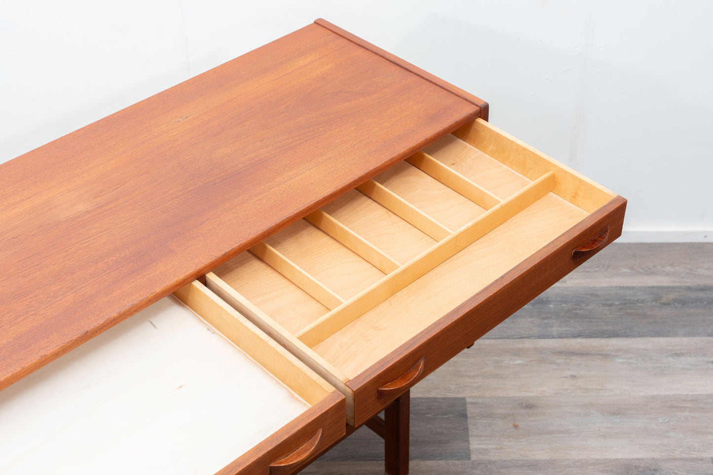 Buffet en teck des années 1960. Fabricant : Ulferts, Tibro Suède, restauré