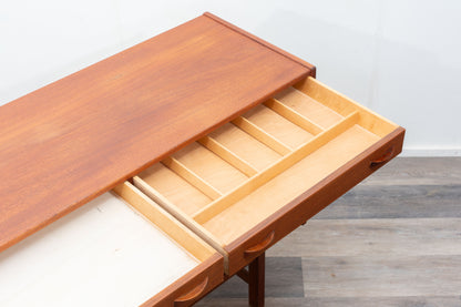 Buffet en teck des années 1960. Fabricant : Ulferts, Tibro Suède, restauré